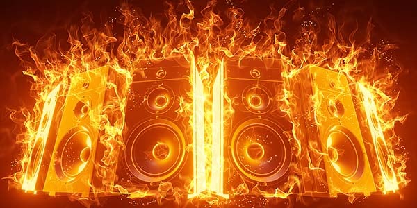 Speaker Protection and Muting with an Optical Coupler